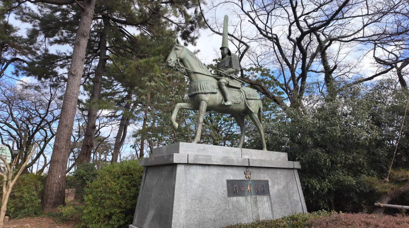 高岡城前田利長騎馬像